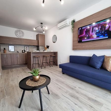 Q Apart Enter- Klimatyzowany 2 Pokojowy Apartament Przy Manufakturze Z Garazem Gratis, Fv 罗兹 外观 照片