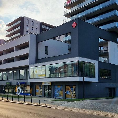 Q Apart Enter- Klimatyzowany 2 Pokojowy Apartament Przy Manufakturze Z Garazem Gratis, Fv 罗兹 外观 照片