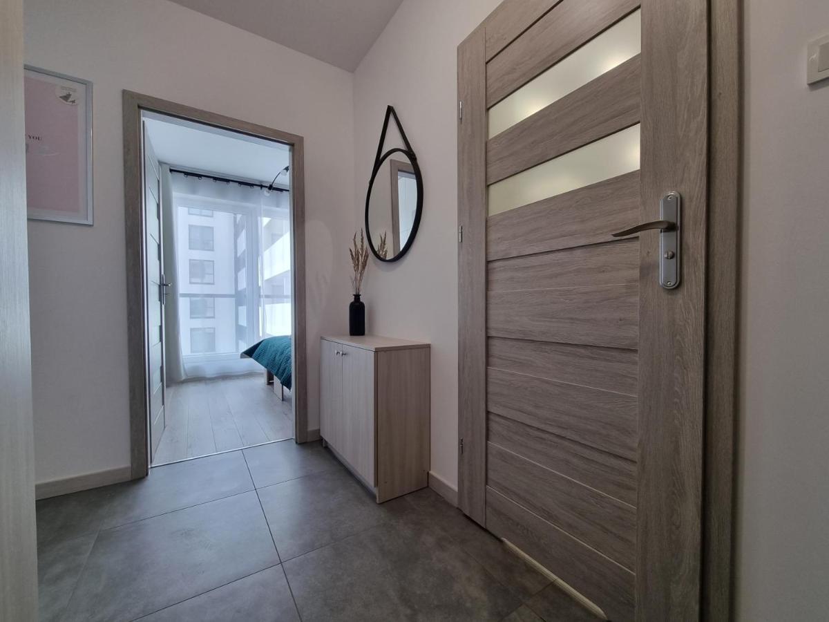 Q Apart Enter- Klimatyzowany 2 Pokojowy Apartament Przy Manufakturze Z Garazem Gratis, Fv 罗兹 外观 照片