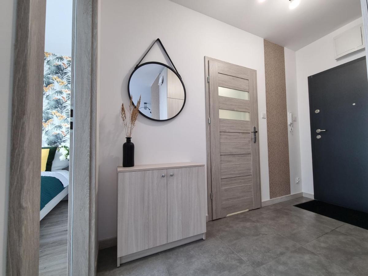 Q Apart Enter- Klimatyzowany 2 Pokojowy Apartament Przy Manufakturze Z Garazem Gratis, Fv 罗兹 外观 照片