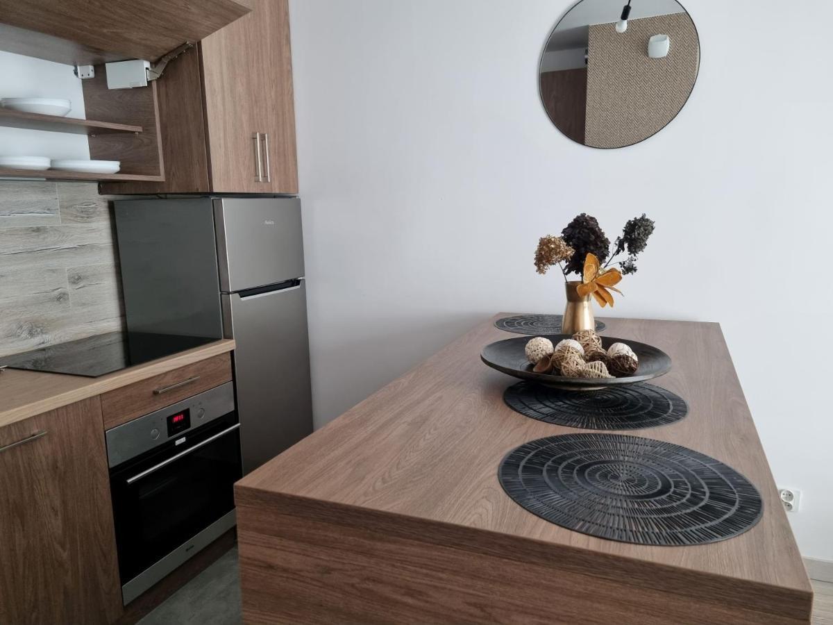 Q Apart Enter- Klimatyzowany 2 Pokojowy Apartament Przy Manufakturze Z Garazem Gratis, Fv 罗兹 外观 照片