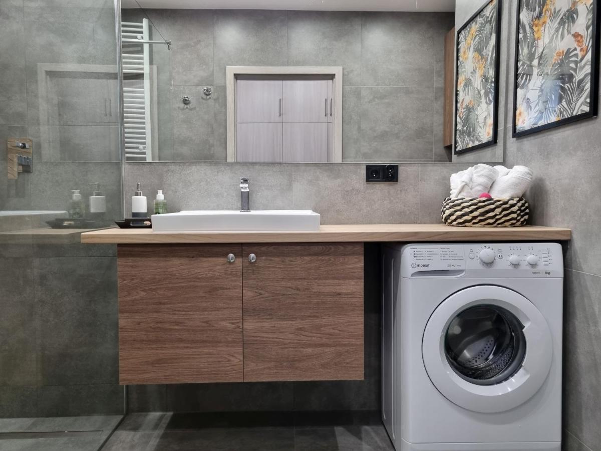 Q Apart Enter- Klimatyzowany 2 Pokojowy Apartament Przy Manufakturze Z Garazem Gratis, Fv 罗兹 外观 照片