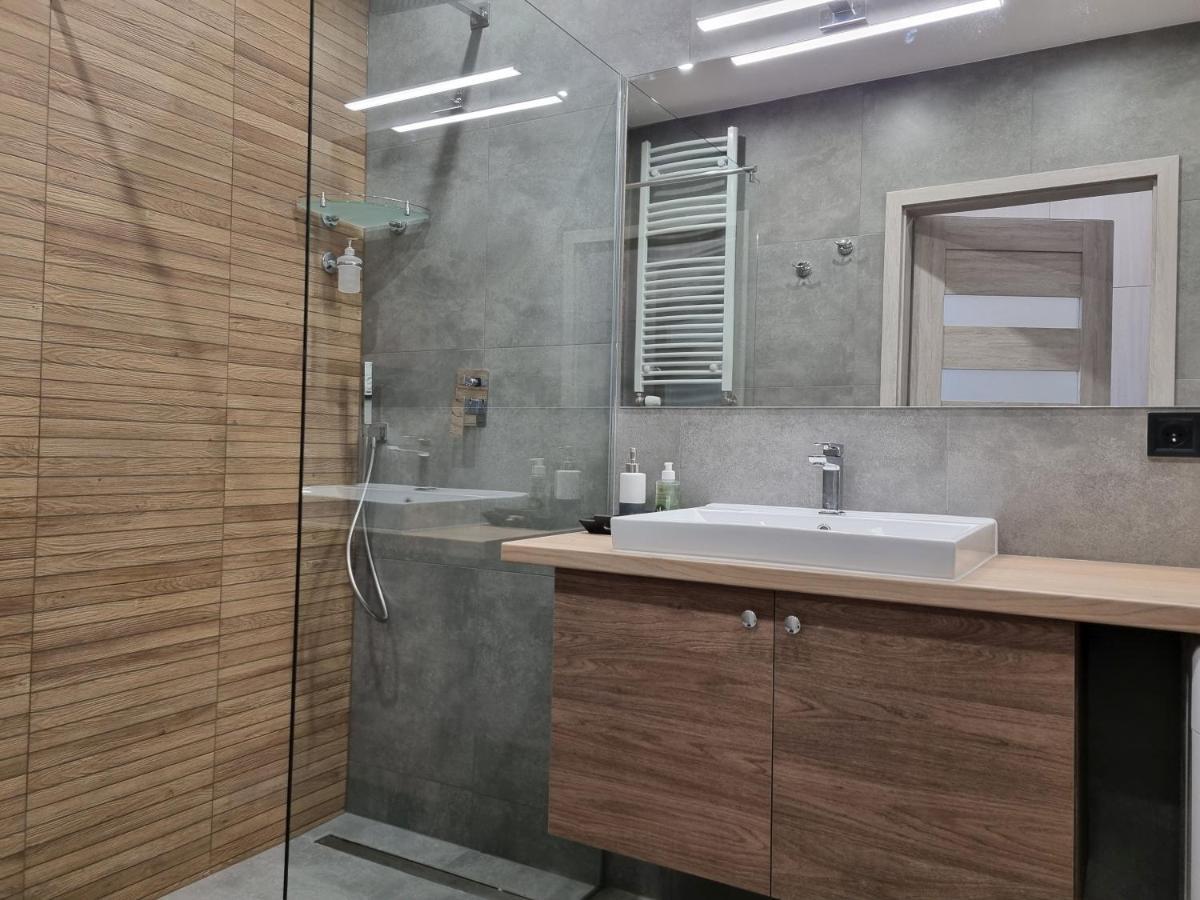 Q Apart Enter- Klimatyzowany 2 Pokojowy Apartament Przy Manufakturze Z Garazem Gratis, Fv 罗兹 外观 照片